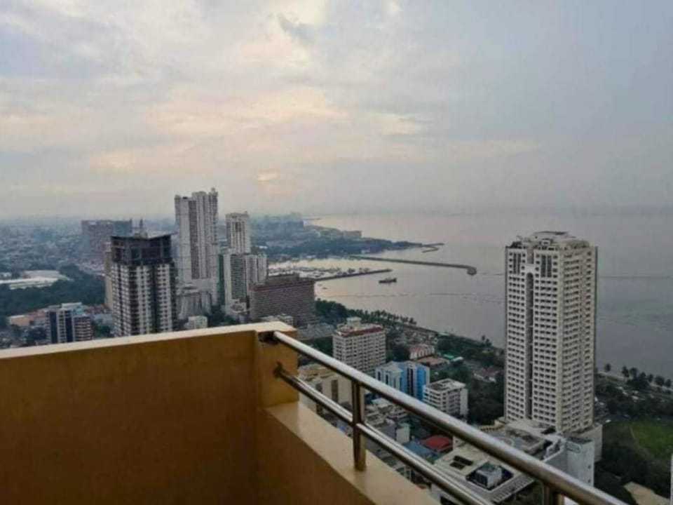 40 Percent Promo Off This Month, Balcony Ocean View Plus Free Pool & Sauna Access Exclusive 2025 Rates at Walking Distance US Embassy, Front of Robinsons Place MANILA, Bellagio and Experience Breathtaking Manila Bay Views Hotel in Manila City