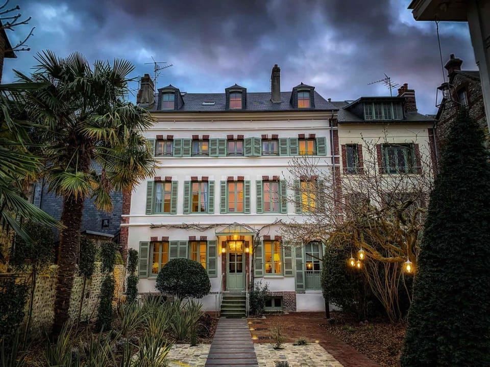 Property building, View (from property/room), Balcony/Terrace