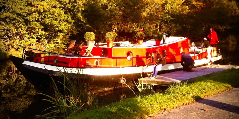 Très jolie péniche à louer Docked boat in Brittany