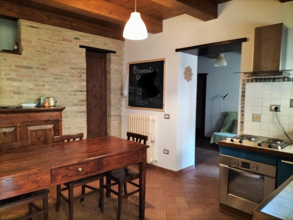 Kitchen or kitchenette, Dining area, stove