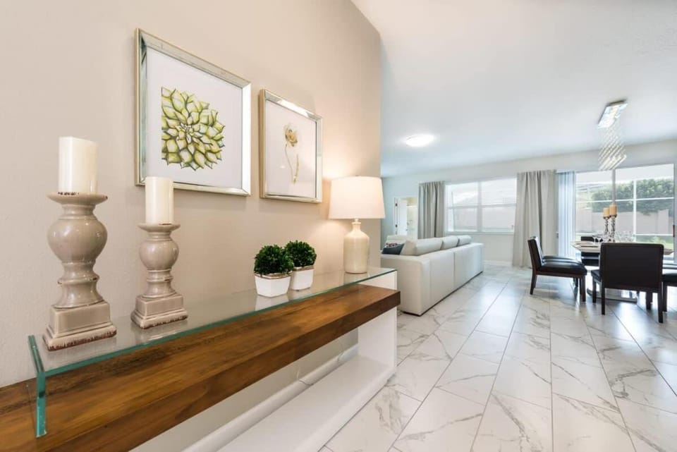 Private Pool, Modern Elegance, Ideal Locale House in Four Corners
