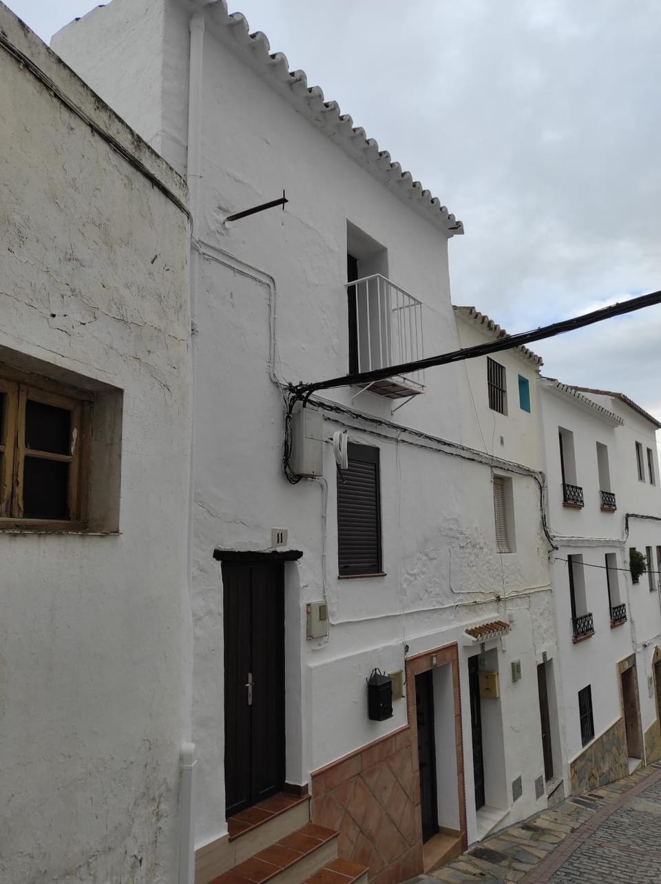 Property building, Facade/entrance, Neighbourhood, Balcony/Terrace, Street view