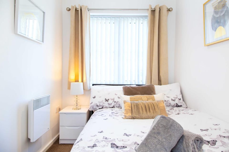 Executive 2 Bed Apartment with Free Parking by Amazing Spaces Relocations Ltd Apartment in Warrington