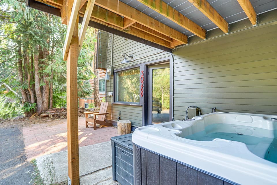The Bow Roof Cabin - Meredith Lodging Cabin in Clackamas County