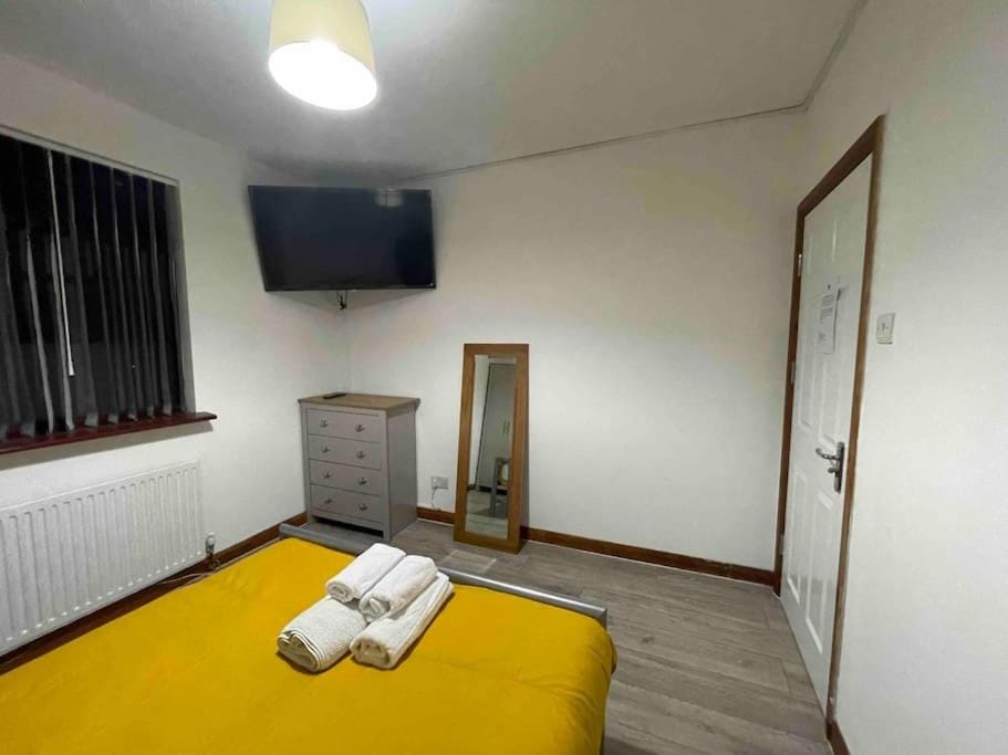 TV and multimedia, Bedroom, towels