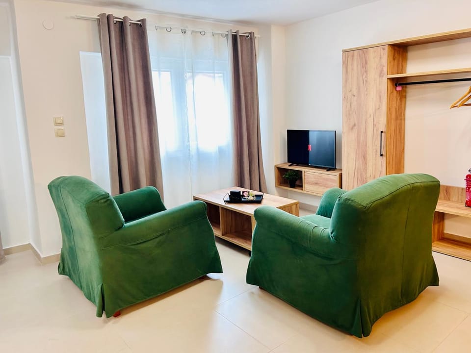 TV and multimedia, Living room, Photo of the whole room, Seating area, Evening entertainment