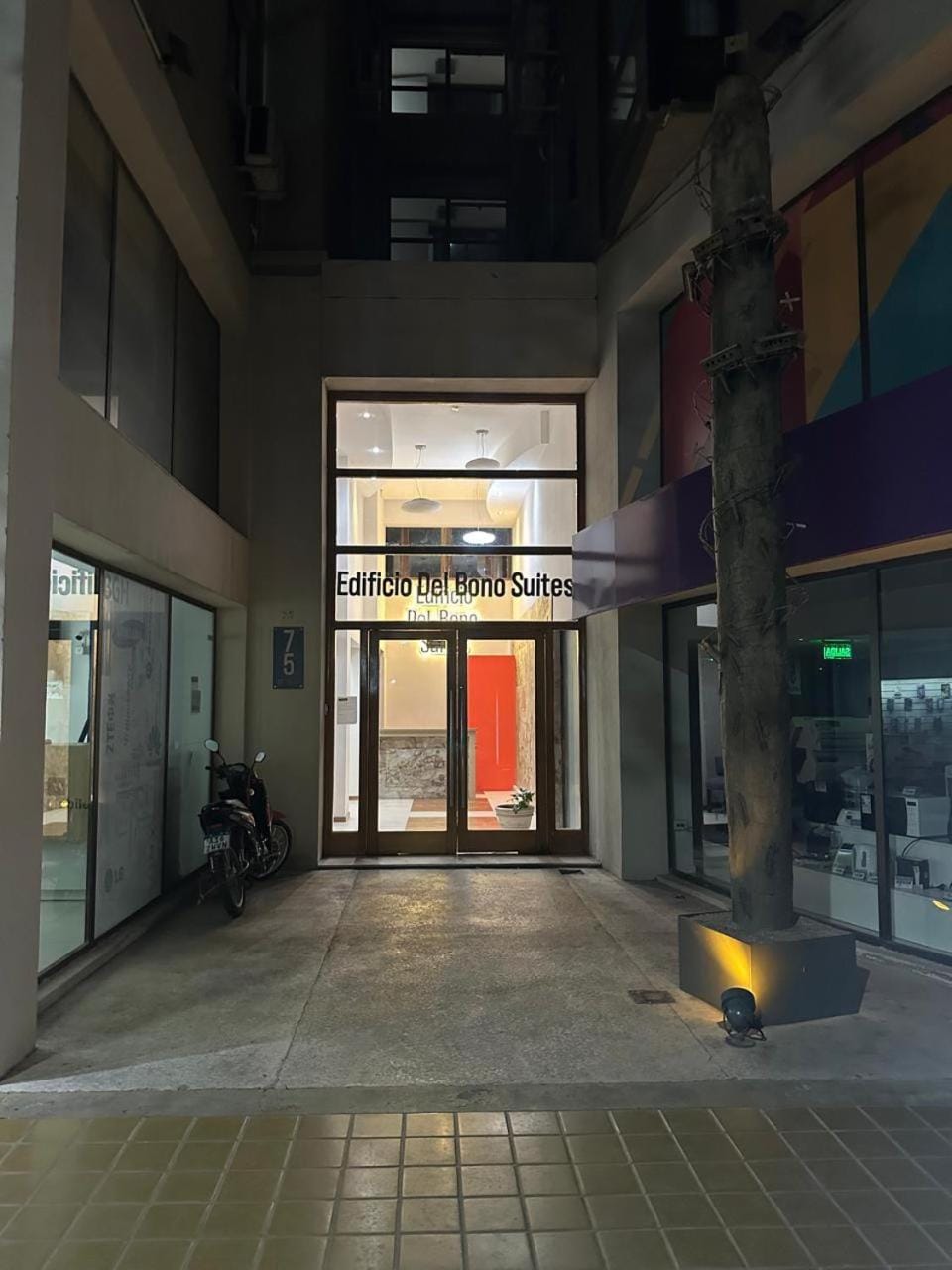 Facade/entrance