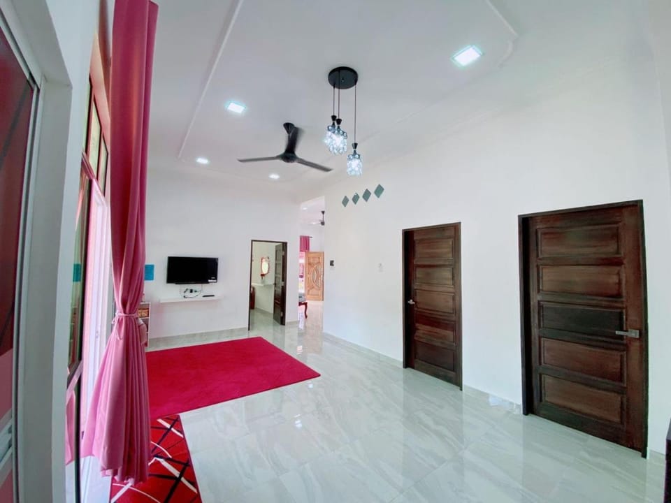 Communal lounge/ TV room, TV and multimedia, Photo of the whole room, Evening entertainment
