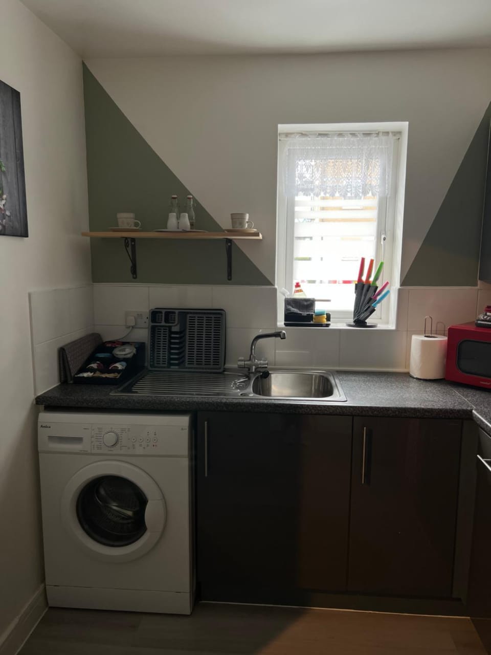 Kitchen or kitchenette, stove, washing machine
