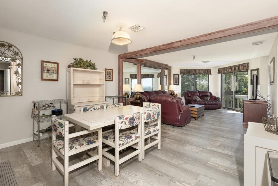 Stoneridge 3BR Standard Condo, sleeps 8! condo Apartment in Seven Springs
