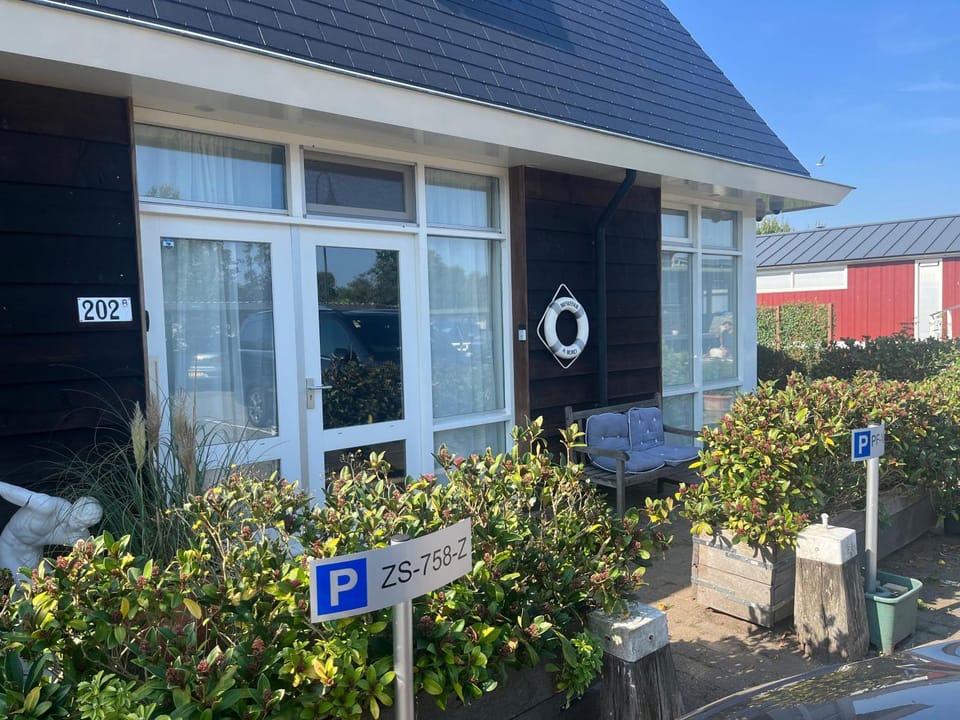 Facade/entrance, Parking