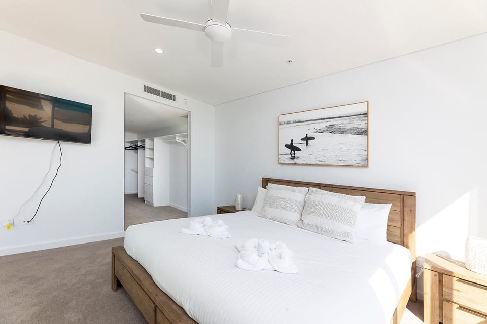 Bedroom, fireplace