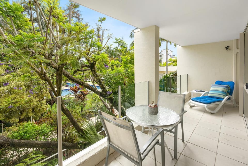 Patio, Spring, Day, Garden, View (from property/room), Balcony/Terrace, Living room, Seating area, Dining area, Garden view