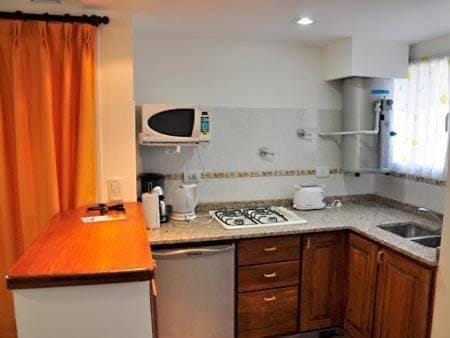 Kitchen or kitchenette, minibar, stove