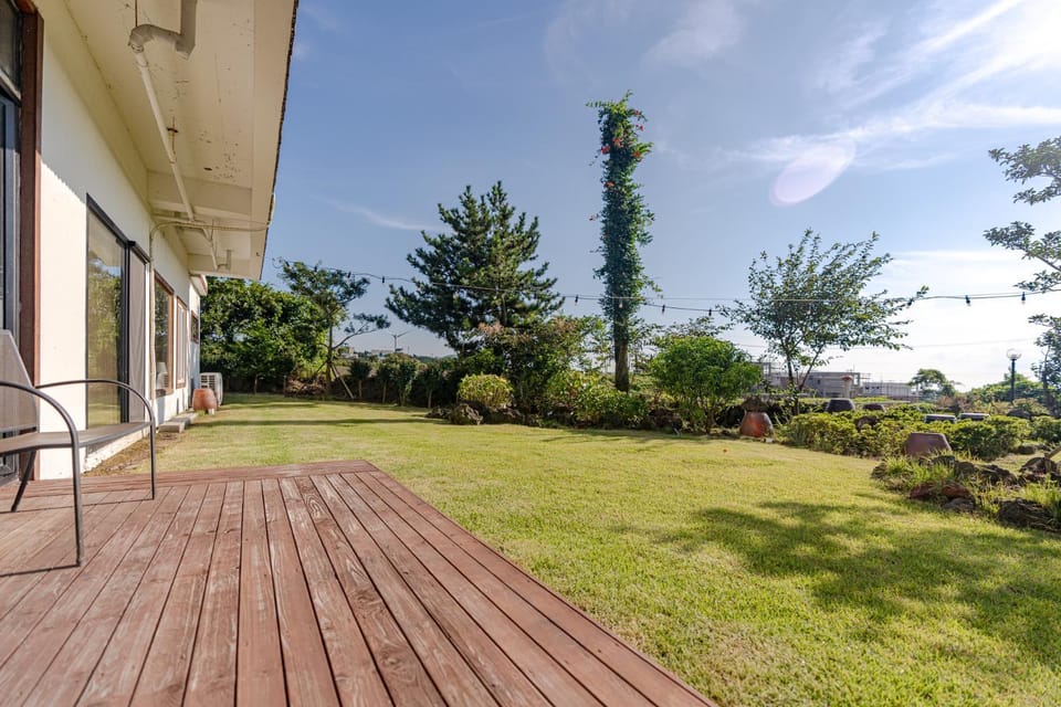 Le Village Aewol B#2 House in South Korea