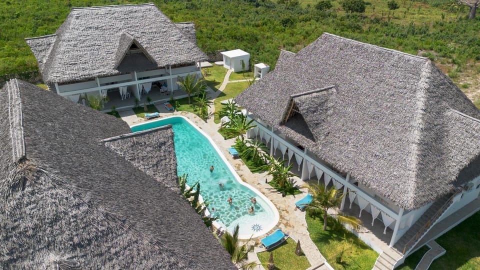 Property building, Day, Bird's eye view, Garden, Pool view, Swimming pool, sunbed