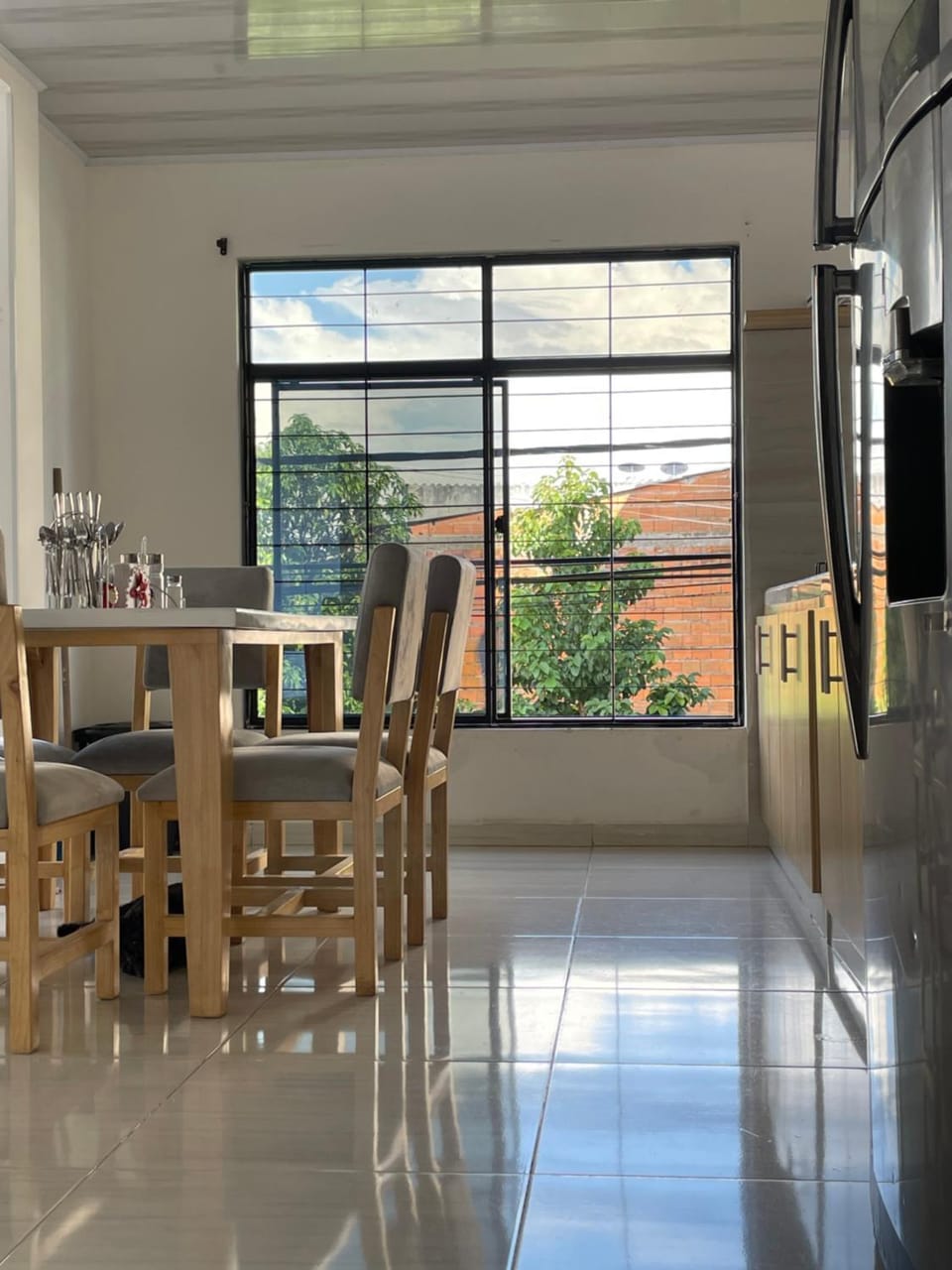 Kitchen or kitchenette, Dining area