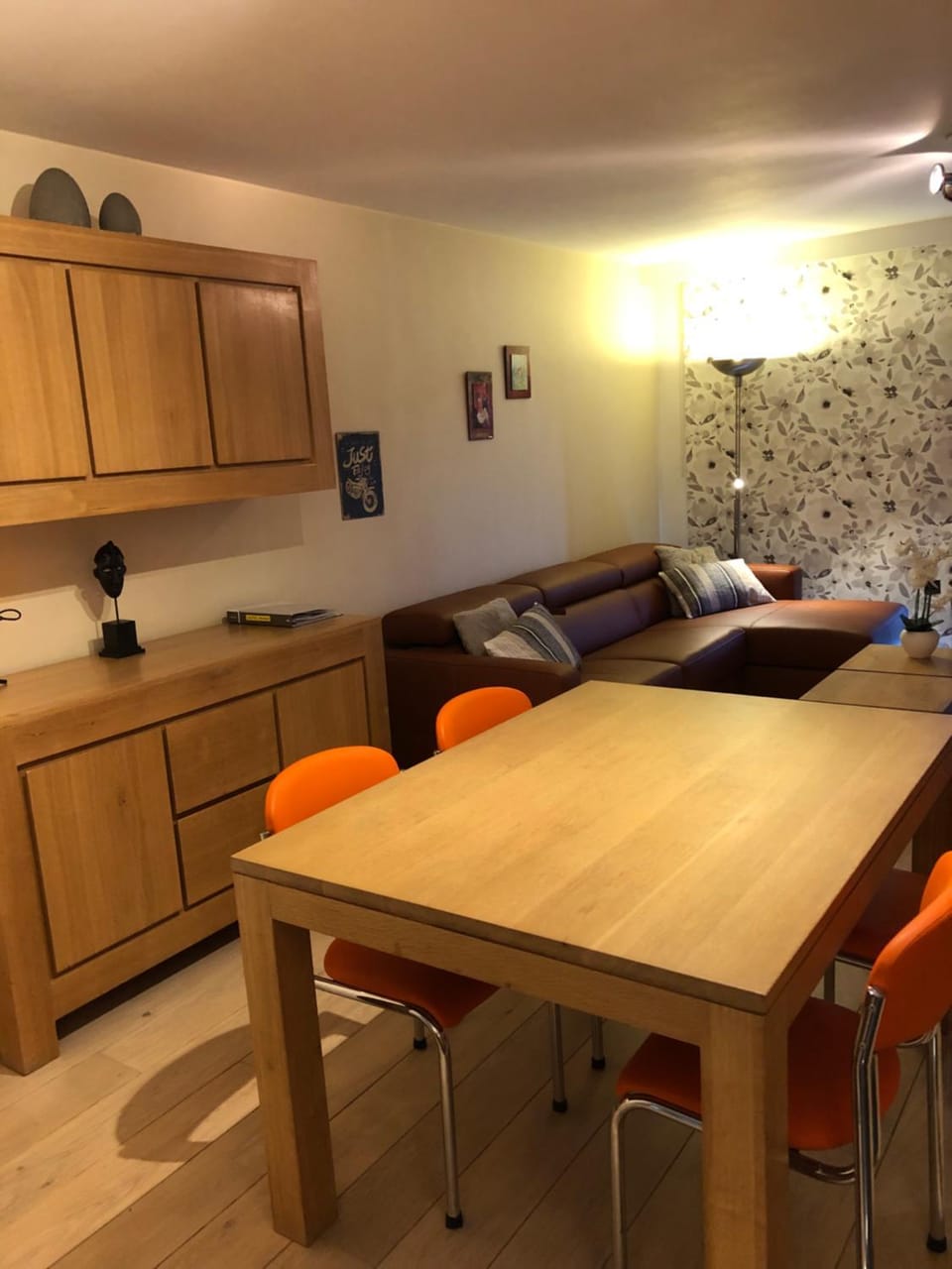 Seating area, Dining area