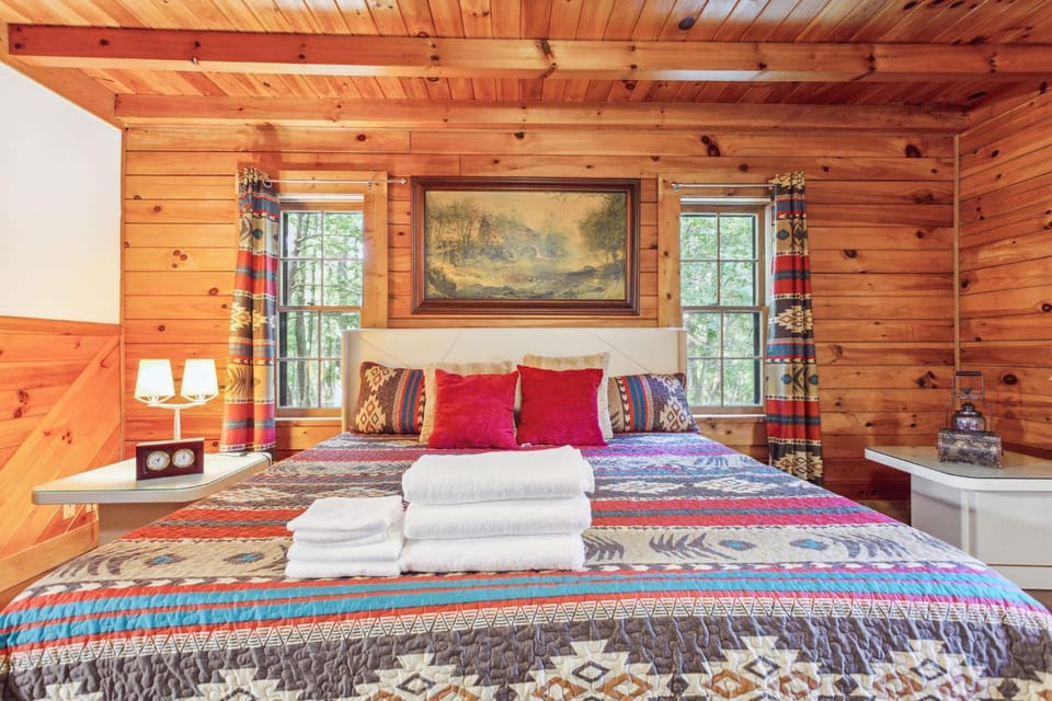 Bed, Photo of the whole room, Bedroom