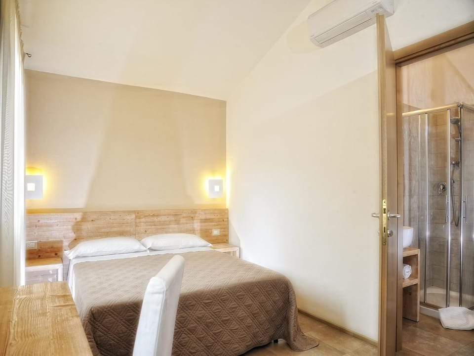 Bed, Bathroom, Photo of the whole room, Bedroom