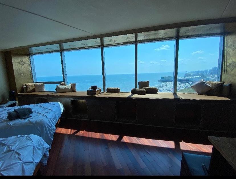 Beach Front with Ocean View Apartment in Atlantic City