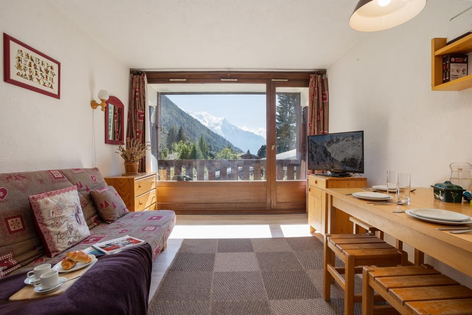 Living room, Mountain view