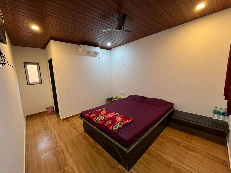 Bed, Photo of the whole room, air conditioner