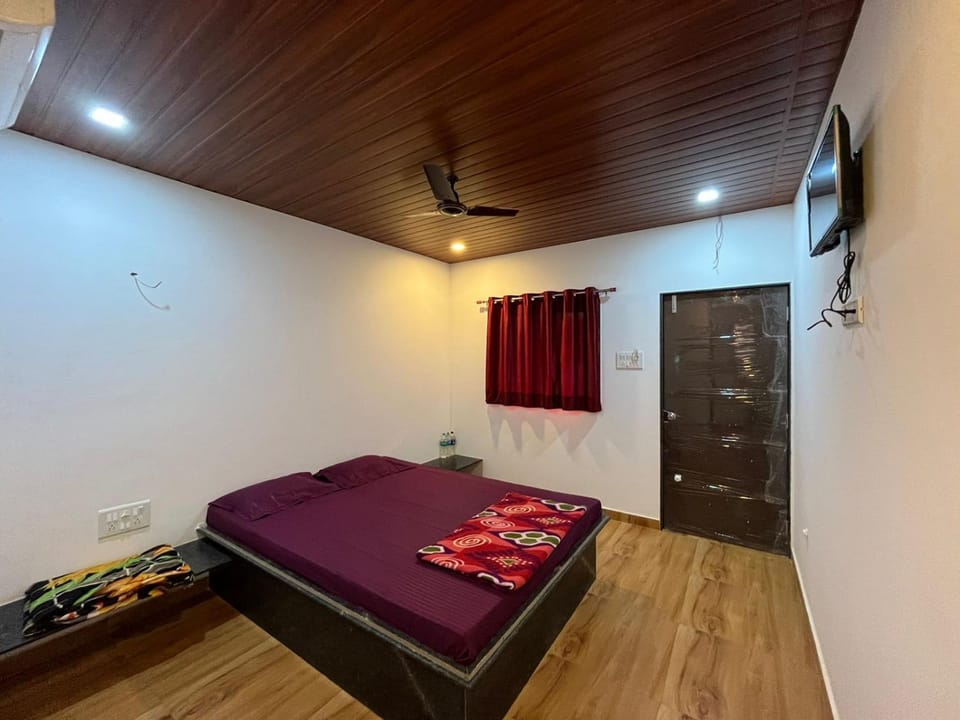 Bed, TV and multimedia