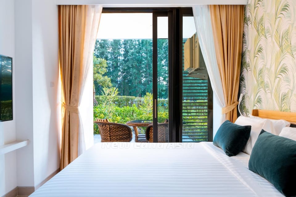 Bed, Balcony/Terrace, Bedroom
