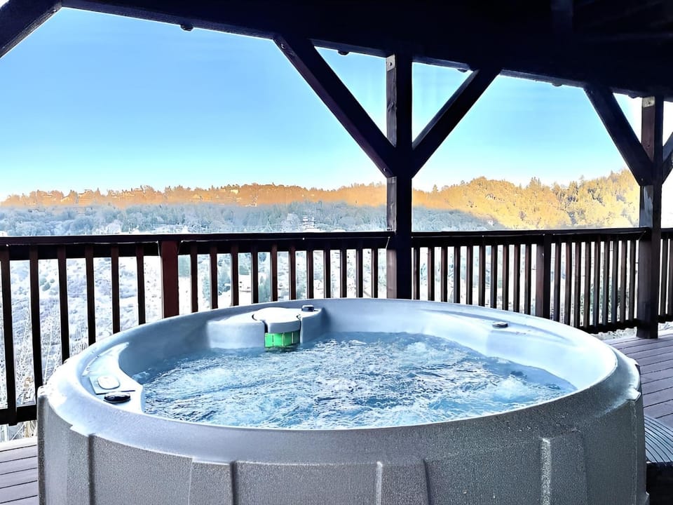Hot Tub, Mountain view