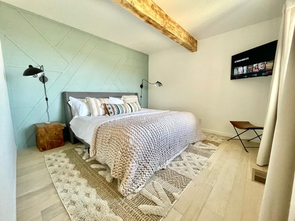 Photo of the whole room, Bedroom