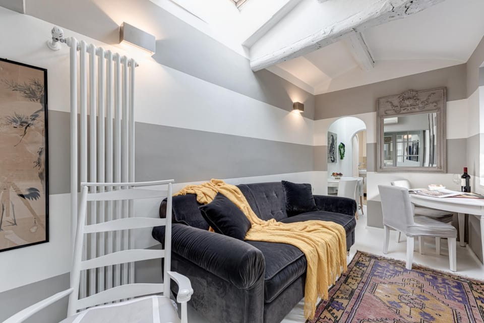 Living room, Photo of the whole room, Seating area, Dining area, Bedroom