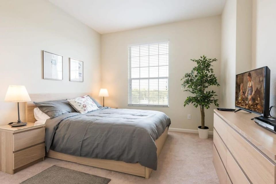 Central Elegance-Spacious Beautifully Decor Condo Apartment in Orlando