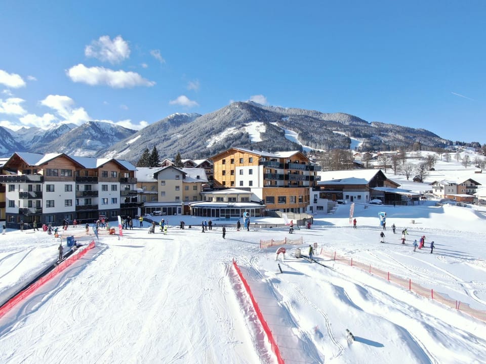 Property building, Ski School, Skiing, Swimming pool