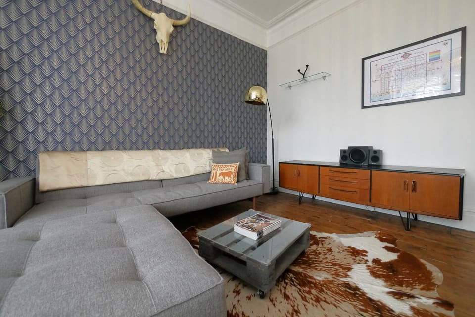 Quirky spacious ground floor Victorian garden flat Apartment in Worthing