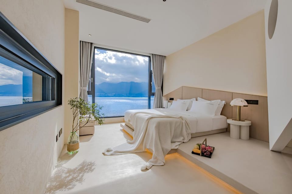 Bed, Lake view, Mountain view, Sea view