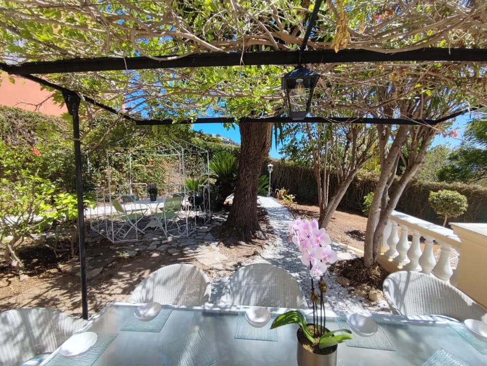 MAISON AVEC SPLENDIDE VUE MER et MONACO 5 minutes des PLAGES House in Roquebrune-Cap-Martin