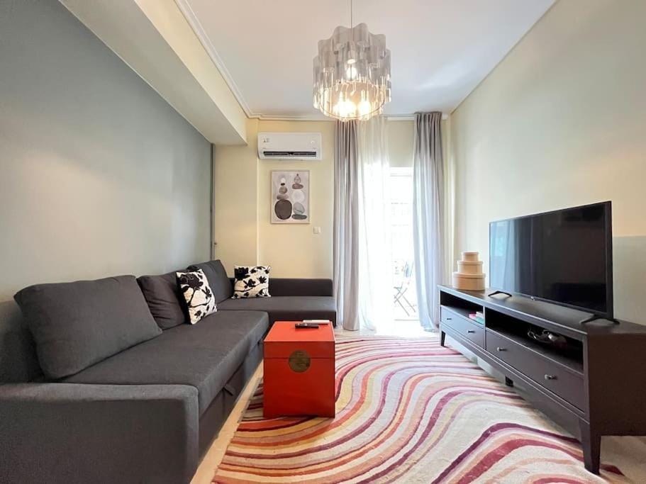 Communal lounge/ TV room, TV and multimedia, Living room, Seating area, Evening entertainment