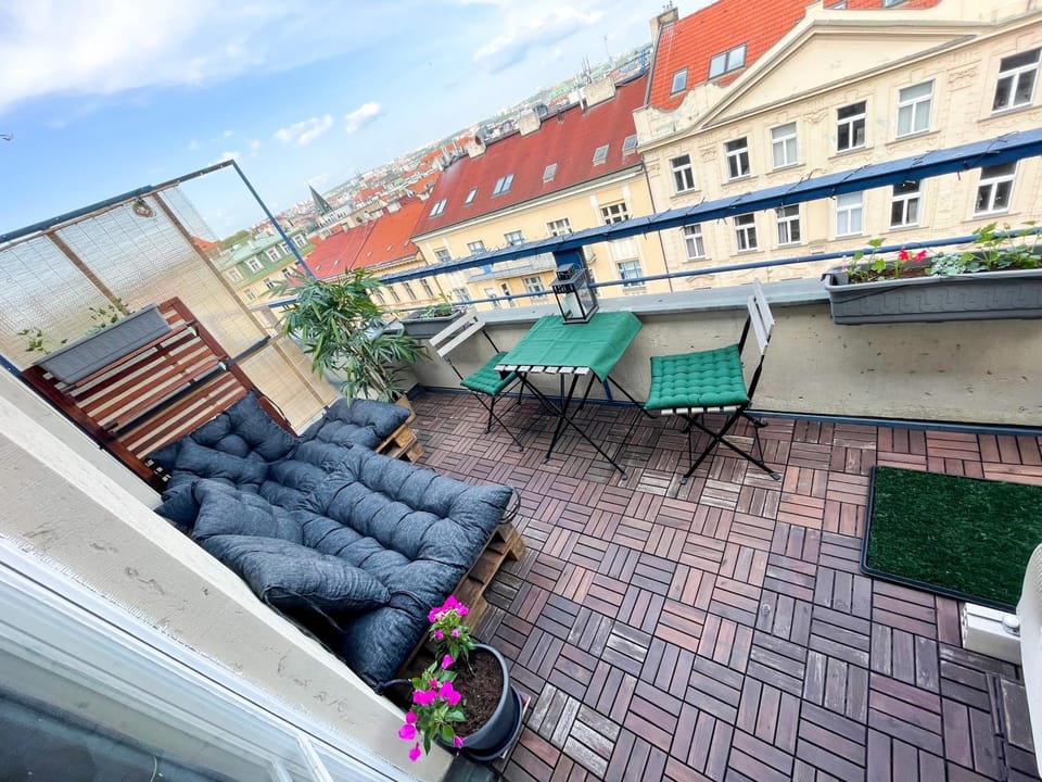 View (from property/room), Balcony/Terrace, Seating area