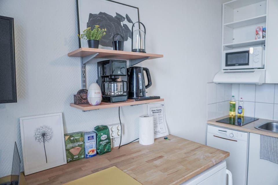 Coffee/tea facilities, minibar, stove