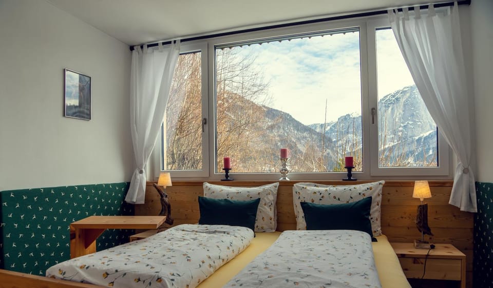 Photo of the whole room, Bedroom, Mountain view