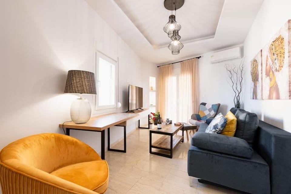 Sea Breeze suite Apartment in Heraklion