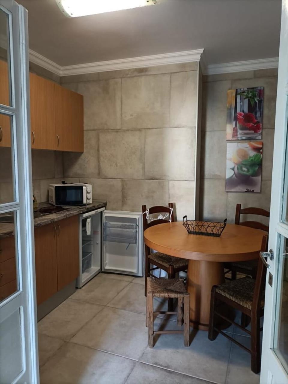 Property building, Kitchen or kitchenette, Living room