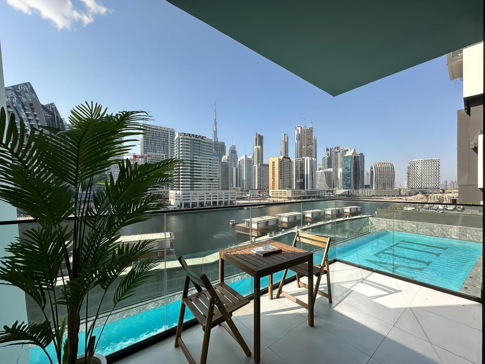 Trophy - Santorini Studio BurjKhalifa & Canal Views Sofa Bed Apartment in Dubai