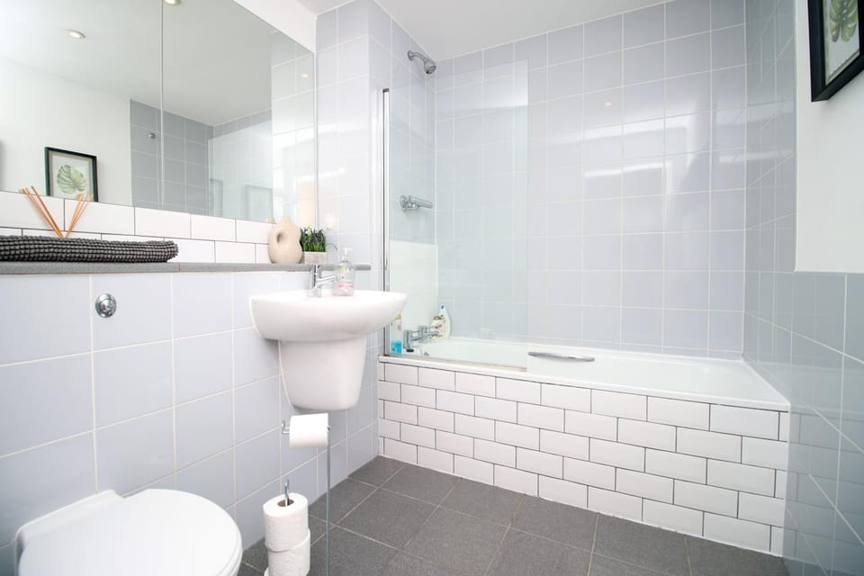 Stylish 2 Bed Flat in HEART of Cardiff City Centre Apartment in Cardiff