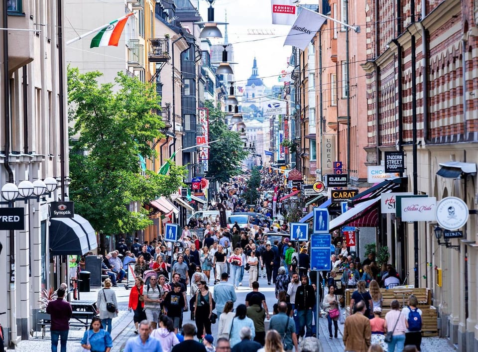 Day, People, Neighbourhood, City view, Street view, Location, group of guests