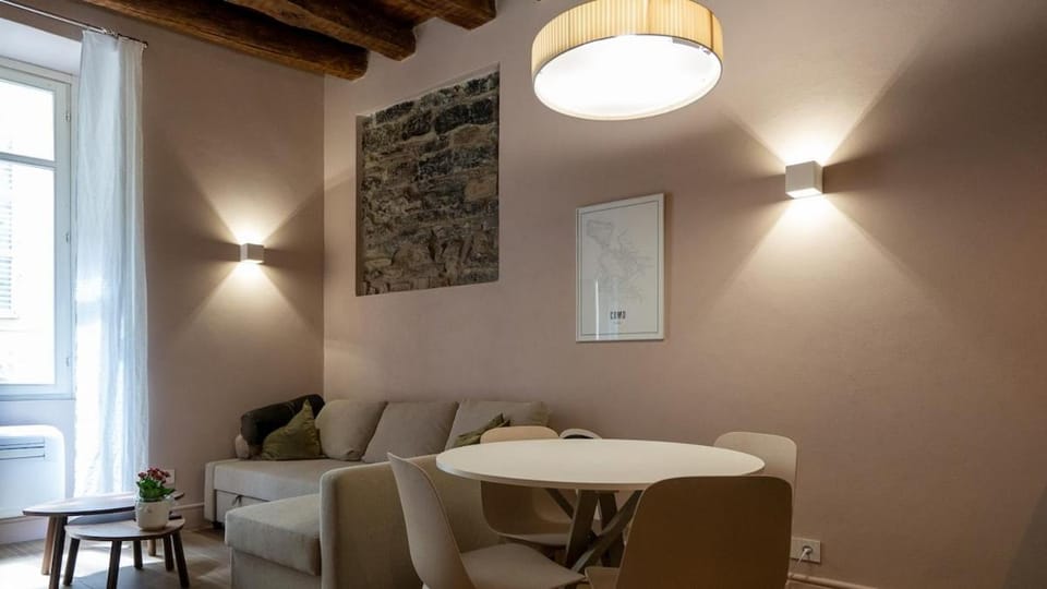 Alloggio del 1400 in centro storico Apartment in Como