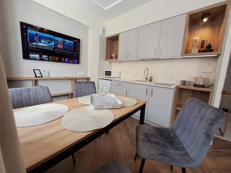 TV and multimedia, Kitchen or kitchenette, Living room, Seating area, Dining area, minibar, pet friendly, stove