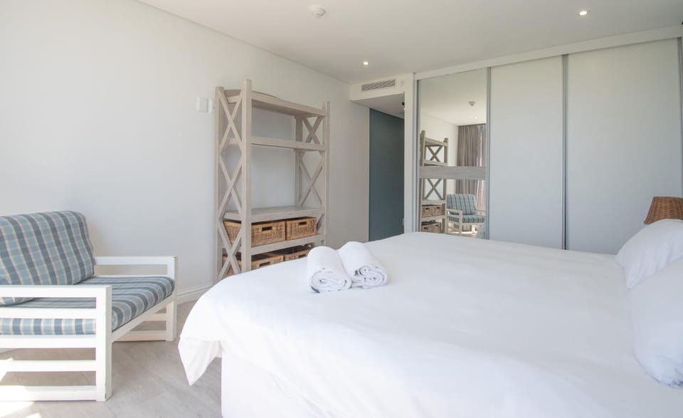 Bed, Photo of the whole room, Bedroom, towels, wardrobe
