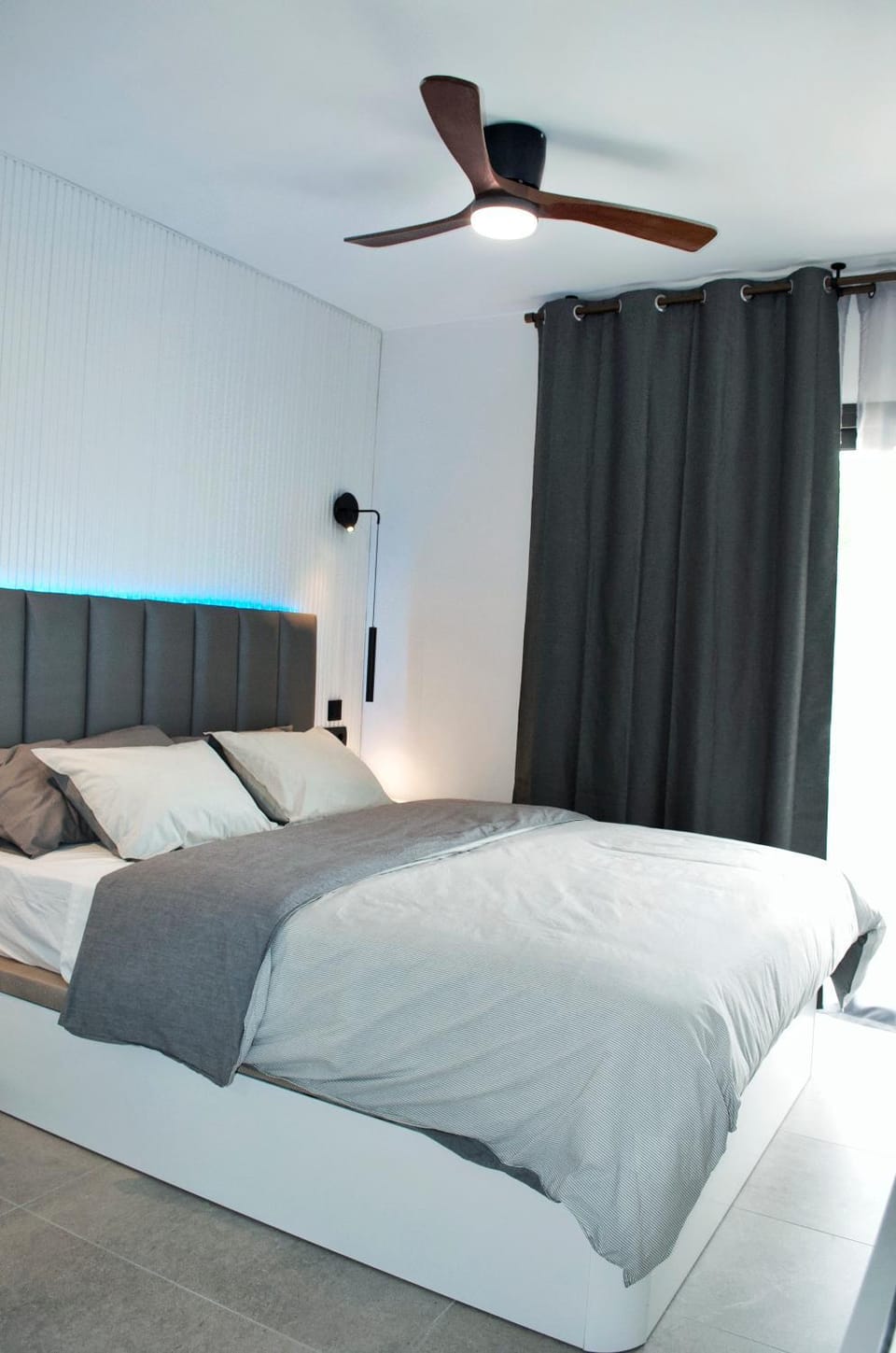 Bed, Bedroom, fireplace